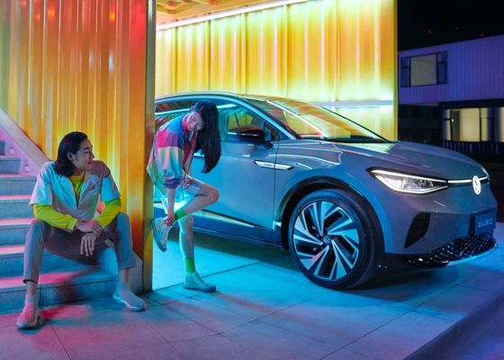 SUV ID4 Crozz Pro Automobile-ev dengan atap terbuka untuk bisnis keluarga