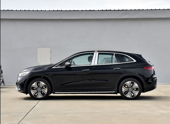 Kendaraan listrik 300kW dengan jangkauan 609km 2025 Mercedes EV EQE SUV mewah dengan ruang besar Mobil listrik terbaik untuk mengemudi di gurun