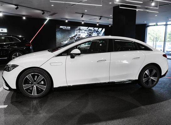 2025 Model Baru Mercedes Luxury EV 0 Emisi 681km Jangkauan 0,62h Pengisian Listrik Sedan EQE