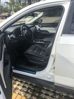 Used Range 400km 160kW Electric SUV Weltmeister Mobil bekas Kondisi baik Low Mileage Hitam