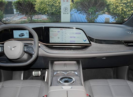 202/253 KW Motor Hongqi Limousine Mobil listrik dengan kecepatan maksimum 200 Km/jam dan Panjang 4925mm