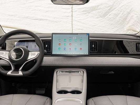 Layar sentuh Fitur interior Mobil EV BYD Model 2025 dengan atap surya dan baterai 60,9kWh Energi pengisian cepat Kendaraan listrik Hot selling