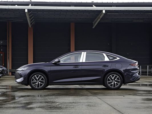 Jarak 545Km murni listrik dan penggerak belakang untuk mengemudi BYD EV Mobil 2025 Model baru EV pengisian cepat untuk keluarga