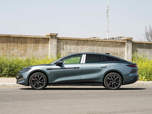 2025 Kekuatan Han L BYD Kendaraan listrik dengan daya maksimum 500 KW dan timer kulit 1000V Tegangan tinggi cepat mengisi daya