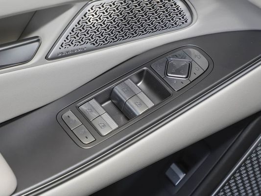 2025 Kekuatan Han L BYD Kendaraan listrik dengan daya maksimum 500 KW dan timer kulit 1000V Tegangan tinggi cepat mengisi daya