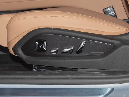 Model Kendaraan 601km Jangkauan 83.2kWh Kapasitas baterai AWD Fast Charging Sunroof Struktur Tegangan Tinggi Nyaman untuk keluarga