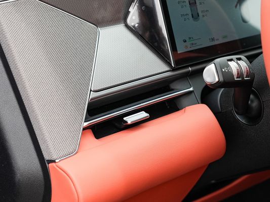 2025 BYD Kendaraan Listrik Baru untuk Kinerja Tang L 810kW Daya AWD Fast Charging 1000w/h 600km Range Long Range 7 Seat dengan Sunroof