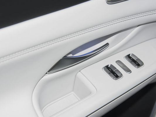 2025 Xpeng G9 Full Electric SUV 93.1kWh Baterai Kapasitas 423kW Max Motor Power 680km Jangka Panjang dan Pengecoran Cepat dengan Sunroof