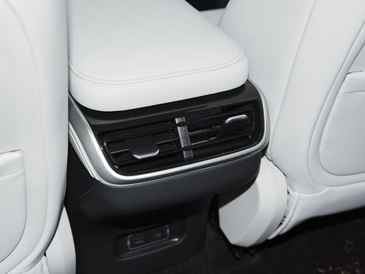 2025 Xpeng G9 Full Electric SUV 93.1kWh Baterai Kapasitas 423kW Max Motor Power 680km Jangka Panjang dan Pengecoran Cepat dengan Sunroof
