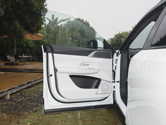 2025 Xpeng G9 Full Electric SUV 93.1kWh Baterai Kapasitas 423kW Max Motor Power 680km Jangka Panjang dan Pengecoran Cepat dengan Sunroof